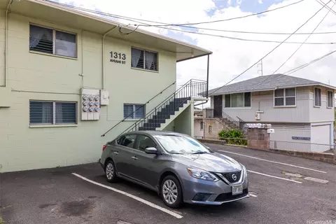 1313 Ahiahi St, Honolulu, HI 96817