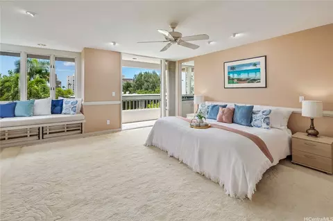 2929 Poni Moi Rd #4, Honolulu, HI 96815