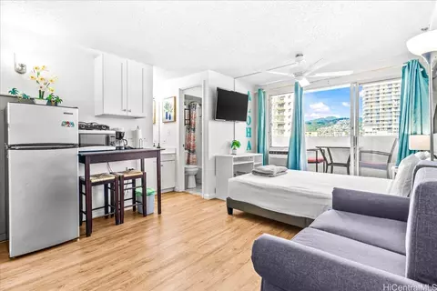 2463 Kuhio Ave #810, Honolulu, HI 96815