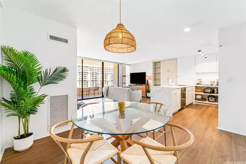 1910 Ala Moana Blvd #32E, Honolulu, HI 96815