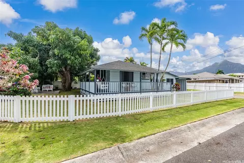 557 Kipuka Pl, Kailua, HI 96734