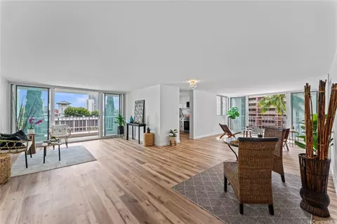 1130 Wilder Ave #301, Honolulu, HI 96822