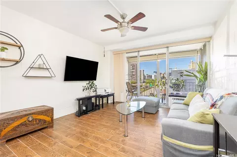 1415 Victoria St #211, Honolulu, HI 96822