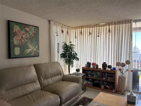 1617 Keeaumoku St #808, Honolulu, HI 96822