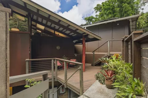 4142 Round Top Dr, Honolulu, HI 96822