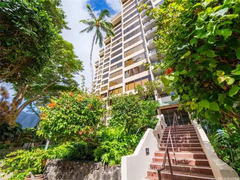 555 Hahaione St #5C, Honolulu, HI 96825