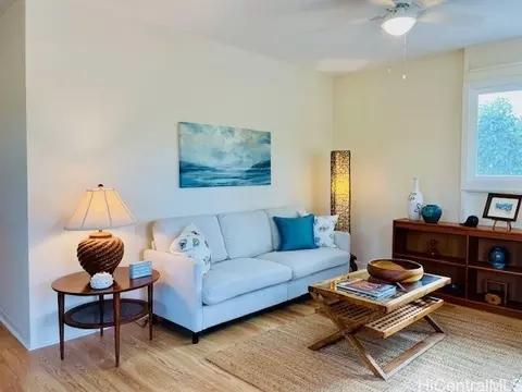 58-358 Kamehameha Hwy #B, Haleiwa, HI 96712