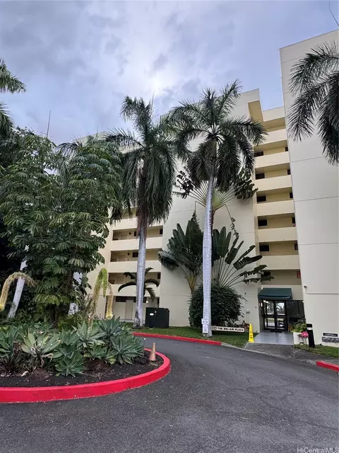 1054 Green St #402, Honolulu, HI 96822