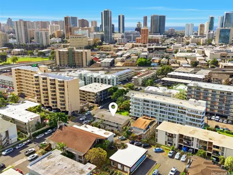 1508 Kewalo St #302A, Honolulu, HI 96822