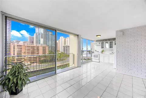 620 Mccully St #902, Honolulu, HI 96826