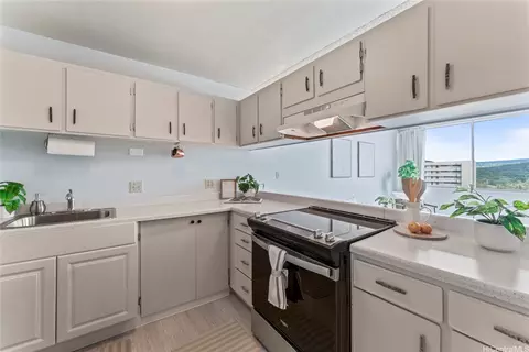 3045 Ala Napuaa Pl #717, Honolulu, HI 96818