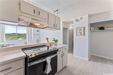 3045 Ala Napuaa Pl #717, Honolulu, HI 96818