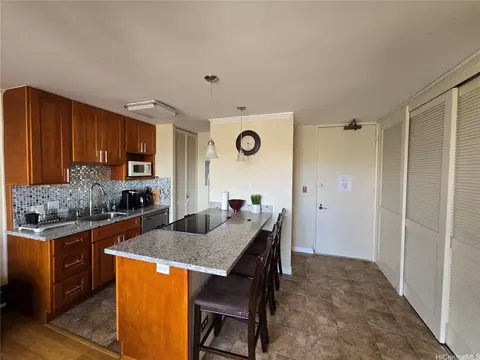 320 Liliuokalani Ave #1801, Honolulu, HI 96815