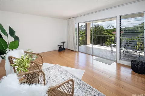 3721 Kanaina Ave #305, Honolulu, HI 96815