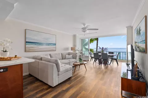 2999 Kalakaua Ave #202, Honolulu, HI 96815