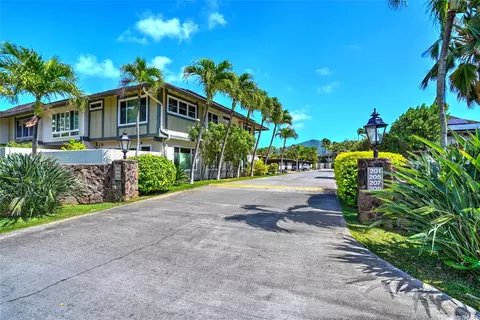 215 Kawaihae St #F1, Honolulu, HI 96825