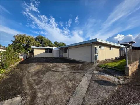 2536 Komo Mai Dr, Pearl City, HI 96782