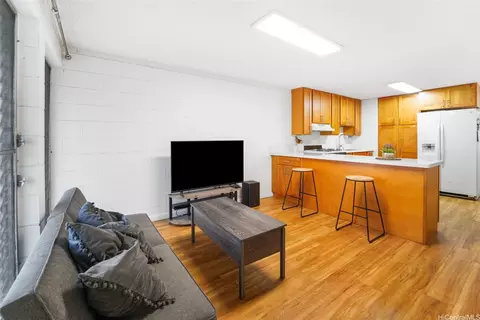2501 Coyne St #102, Honolulu, HI 96826