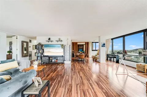 250 Kawaihae St #10E, Honolulu, HI 96825