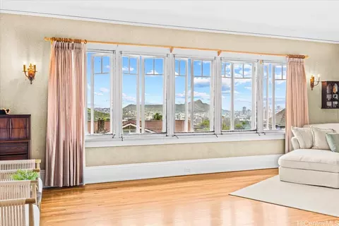 2618 Ferdinand Ave, Honolulu, HI 96822