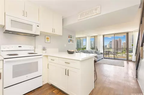 739 Hausten St #901, Honolulu, HI 96826