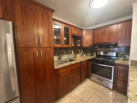 2465 Kuhio Ave #304, Honolulu, HI 96815