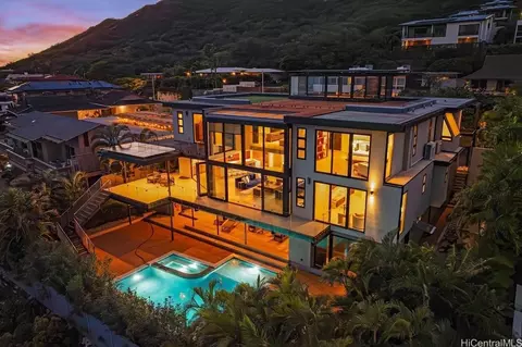 3849 Poka St, Honolulu, HI 96816