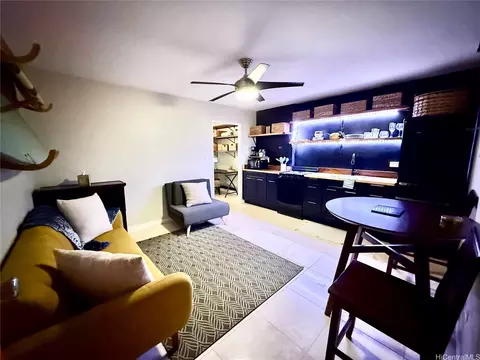 236 Liliuokalani Ave #204, Honolulu, HI 96815