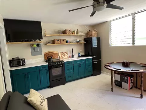236 Liliuokalani Ave #304, Honolulu, HI 96815