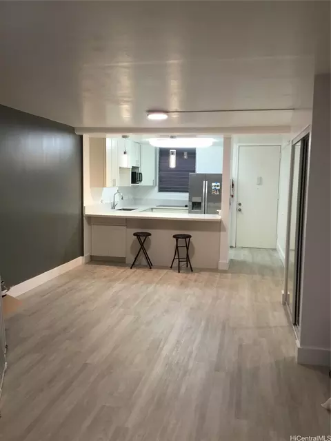 1320 Alexander St #506, Honolulu, HI 96826