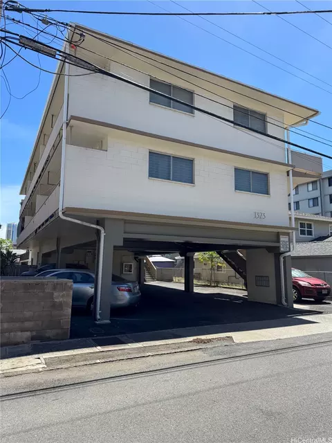 1323 Matlock Ave, Honolulu, HI 96814