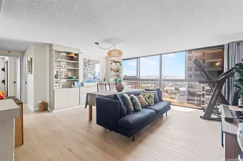 2724 Kahoaloha Ln #1103, Honolulu, HI 96826