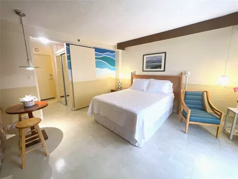1920 Ala Moana Blvd #806, Honolulu, HI 96815