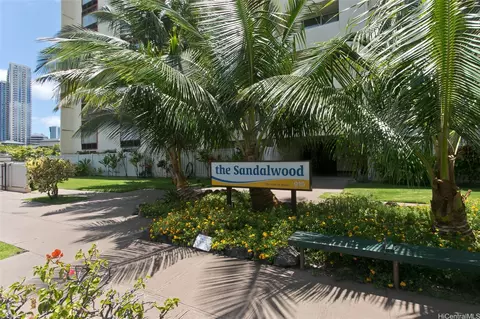 910 Ahana St #1008, Honolulu, HI 96814