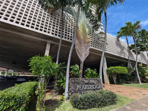 98-288 Kaonohi St #1104, Aiea, HI 96701