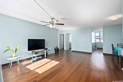 94-246 Leoku St #E306, Waipahu, HI 96797