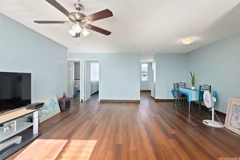 94-246 Leoku St #E306, Waipahu, HI 96797