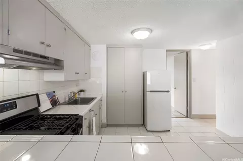 2501 Coyne St #205, Honolulu, HI 96826