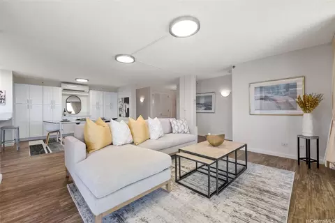 1015 Wilder Ave #903, Honolulu, HI 96822
