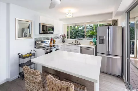439 Keoniana St #201, Honolulu, HI 96815