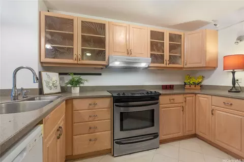 38 S Judd St #1B, Honolulu, HI 96817