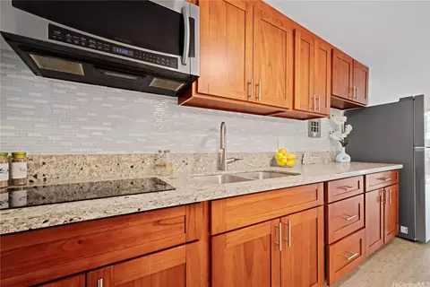 1700 Makiki St #211, Honolulu, HI 96822