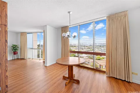 1139 9th Ave #703, Honolulu, HI 96816