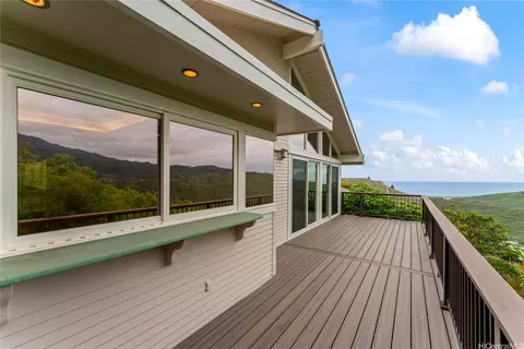 1112 Kaumoku St, Honolulu, HI 96825