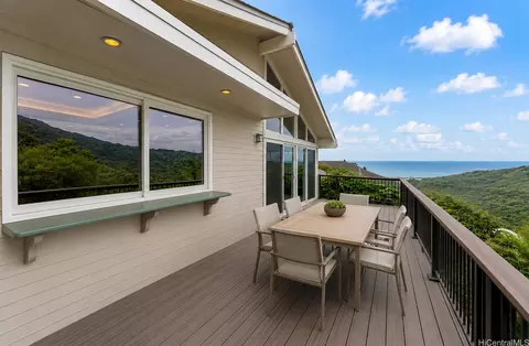 1112 Kaumoku St, Honolulu, HI 96825