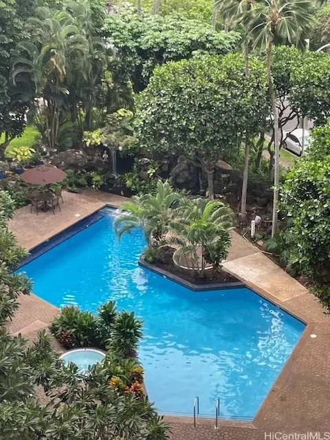 555 Hahaione St #6D, Honolulu, HI 96825