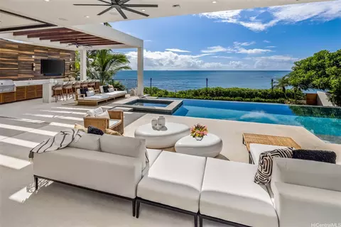 213 Kaalawai Pl, Honolulu, HI 96816