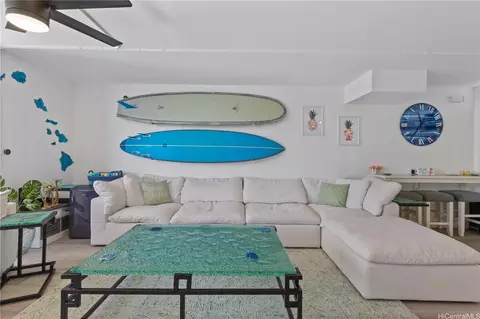 2987 Kalakaua Ave #304, Honolulu, HI 96815