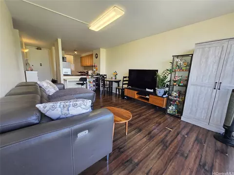 949 Ala Nanala St #1303, Honolulu, HI 96818