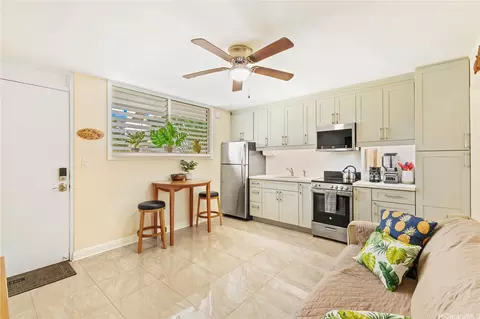 236 Liliuokalani Ave #201, Honolulu, HI 96815